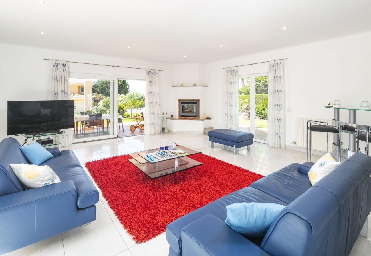 Villa in Carvoeiro - Casa Duas Filhas – Light-Filled Villa with Private Pool near the Cliffs of Carvoeiro