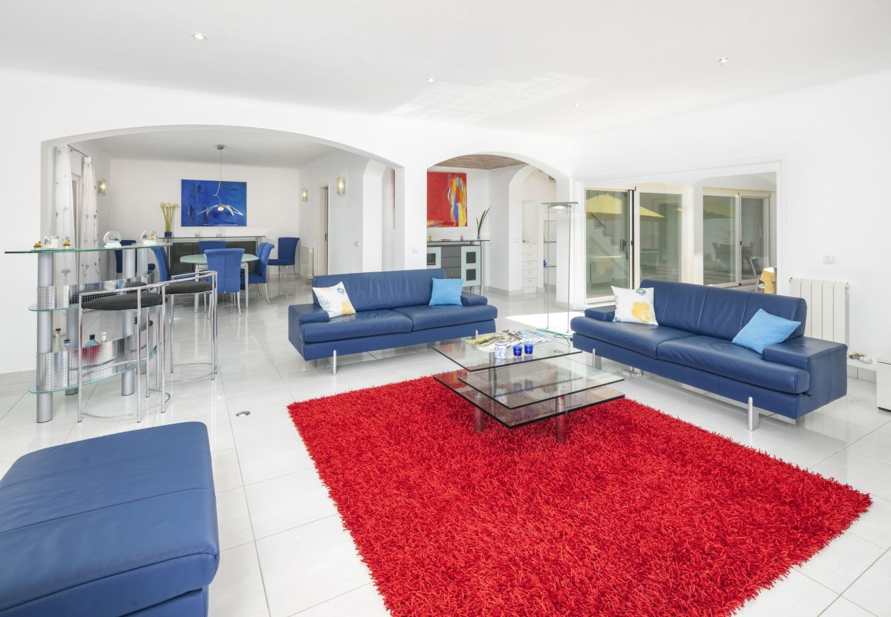 Villa in Carvoeiro - Casa Duas Filhas – Light-Filled Villa with Private Pool near the Cliffs of Carvoeiro