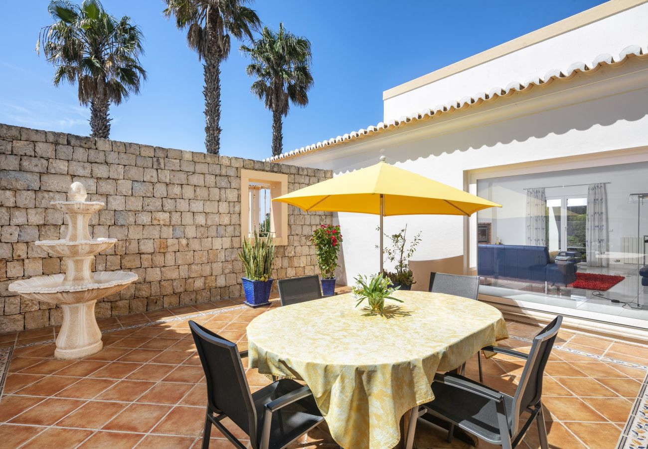 Villa in Carvoeiro - Casa Duas Filhas – Light-Filled Villa with Private Pool near the Cliffs of Carvoeiro