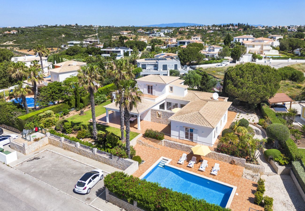 Villa in Carvoeiro - Casa Duas Filhas – Light-Filled Villa with Private Pool near the Cliffs of Carvoeiro
