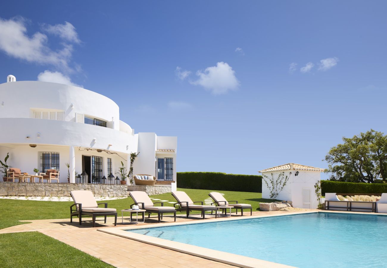 Villa in Guia - Casa Vento de Ouro – Peaceful Vineyard Retreat with Heated Pool near Guia