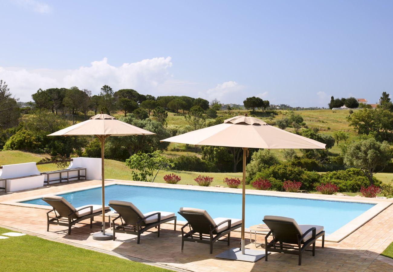 Villa in Guia - Casa Vento de Ouro – Peaceful Vineyard Retreat with Heated Pool near Guia