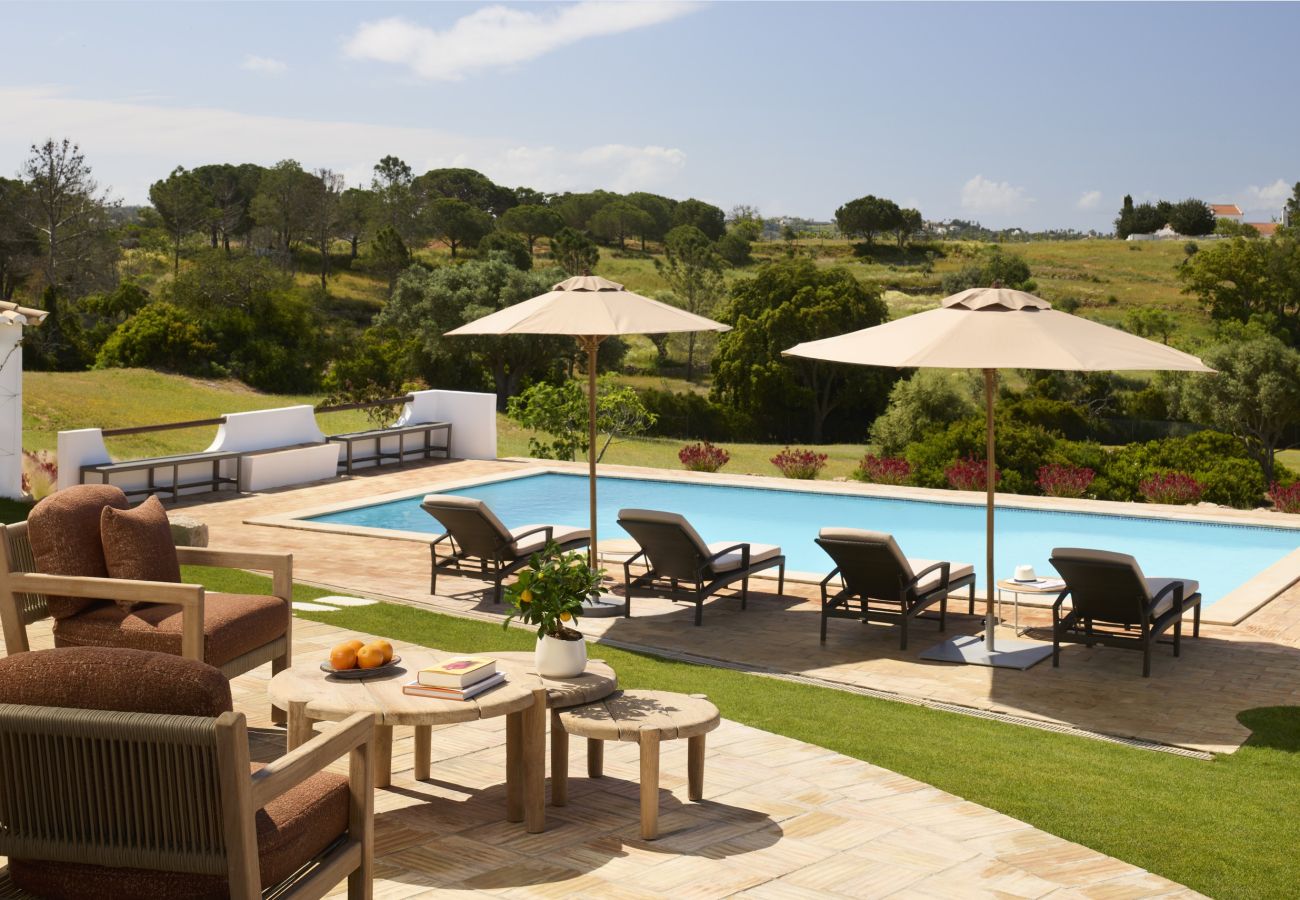 Villa in Guia - Casa Vento de Ouro – Peaceful Vineyard Retreat with Heated Pool near Guia