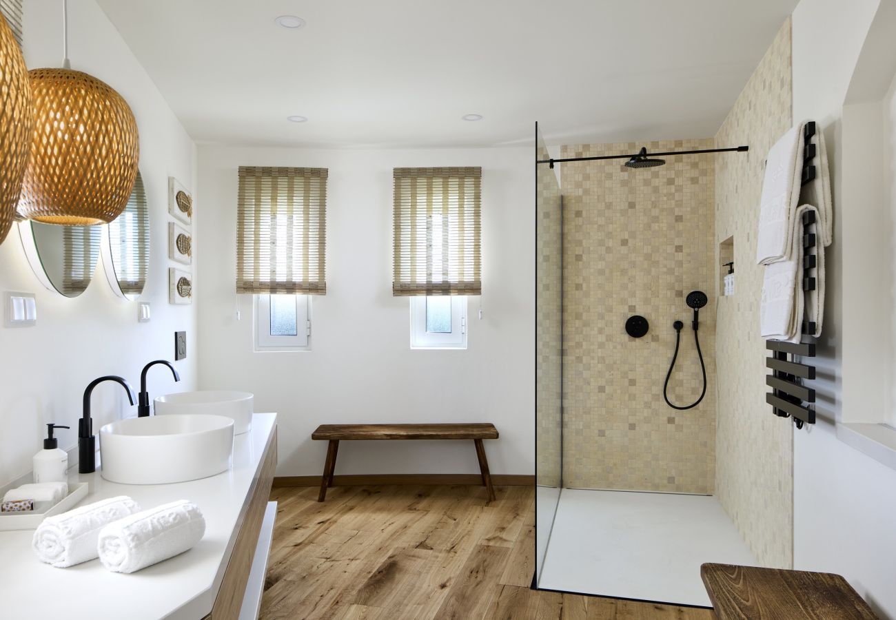 Villa in Guia - Casa Vento de Ouro – Peaceful Vineyard Retreat with Heated Pool near Guia