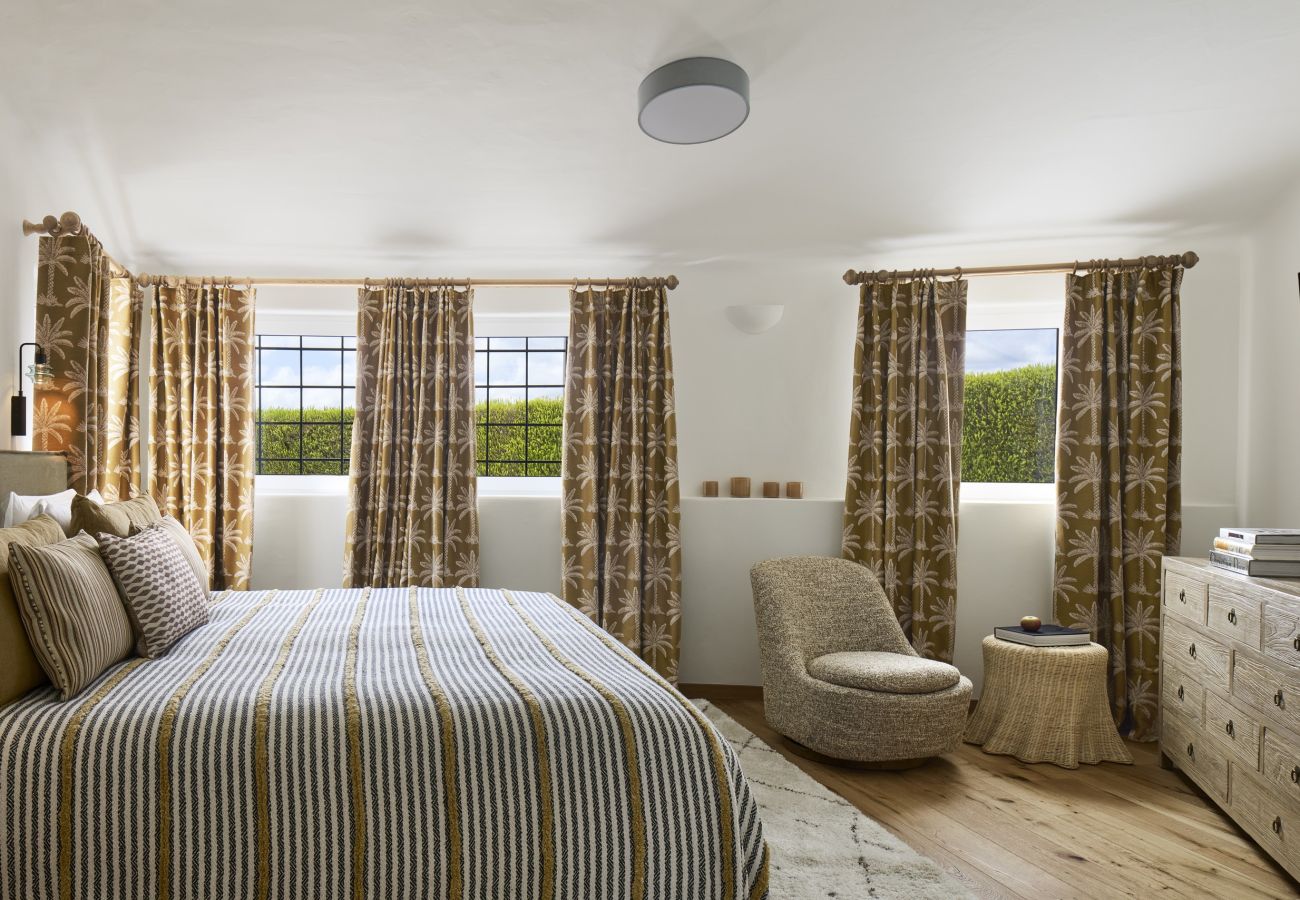 Villa in Guia - Casa Vento de Ouro – Peaceful Vineyard Retreat with Heated Pool near Guia